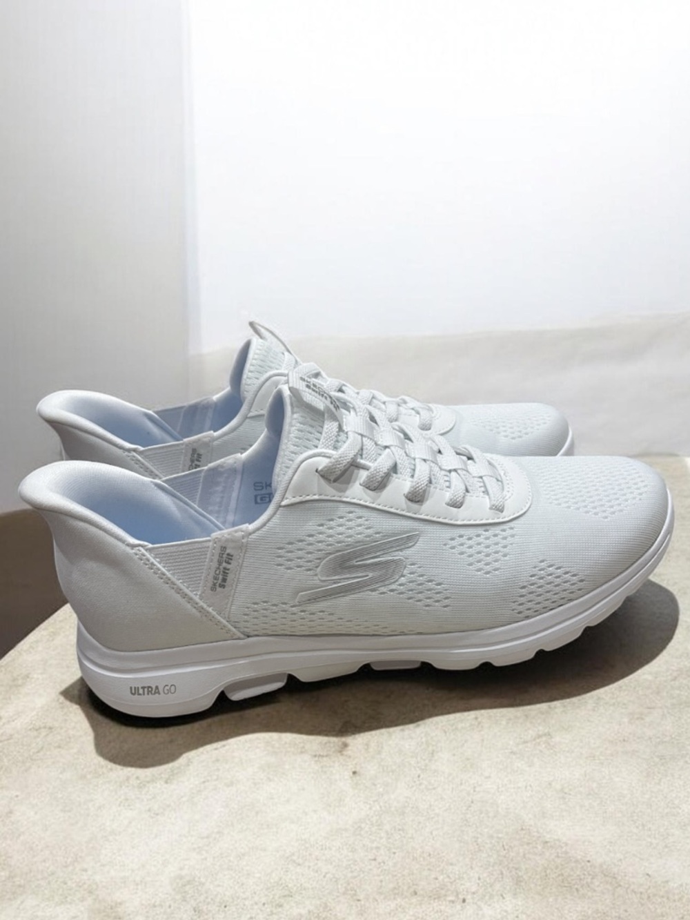 Skechers Go Walk 7 Valin Hands Free Swift Fit Sneakers (white) 8.5